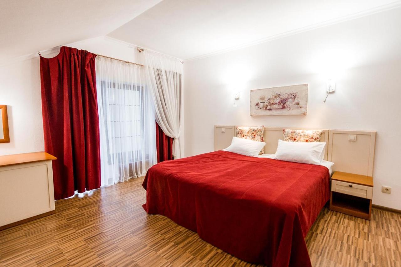 Veselyj Zajets Hotel Pirnove Екстериор снимка