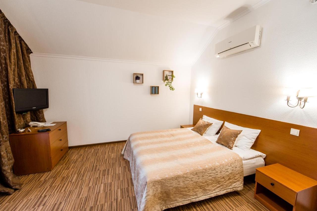 Veselyj Zajets Hotel Pirnove Екстериор снимка