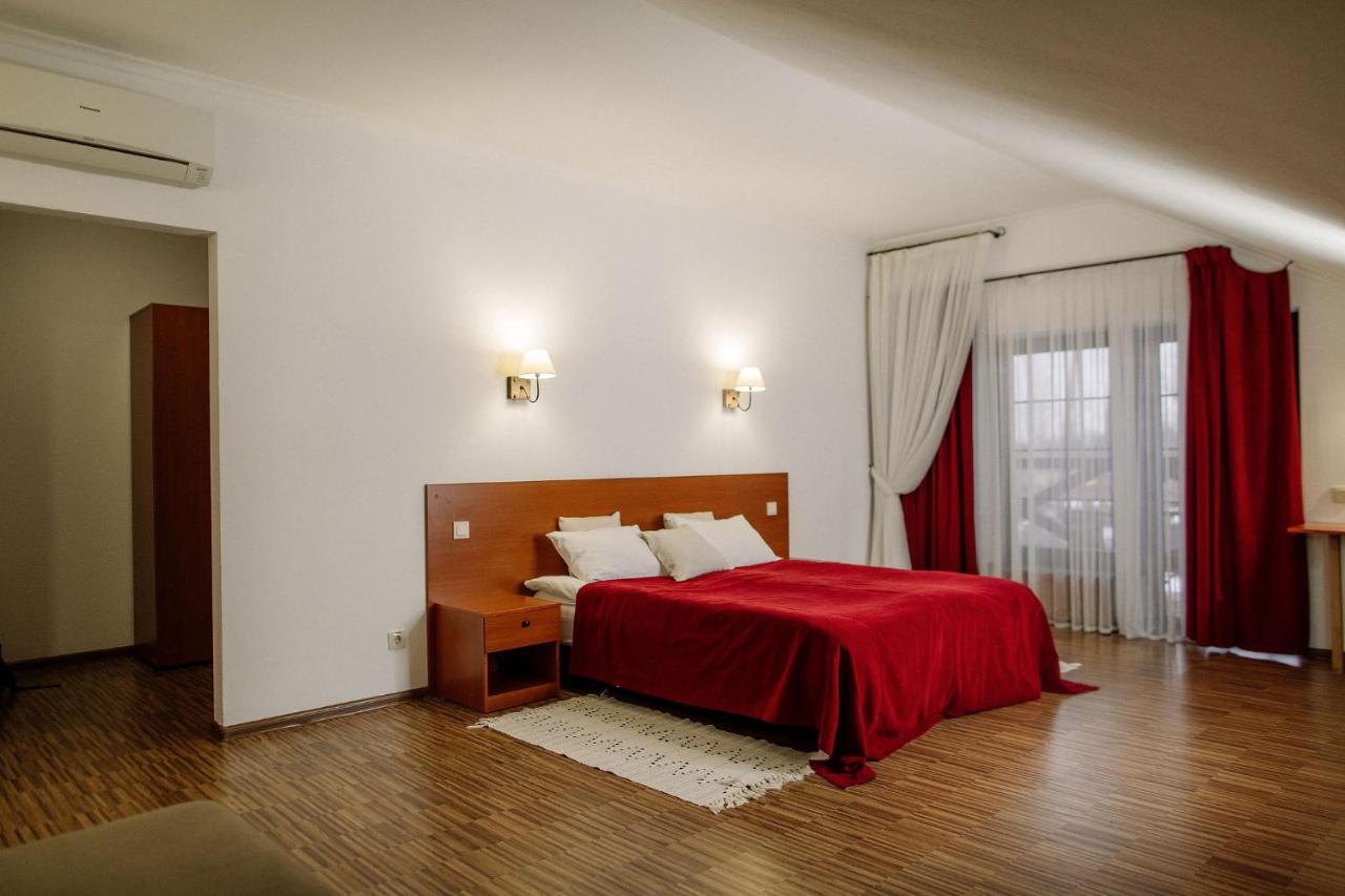 Veselyj Zajets Hotel Pirnove Екстериор снимка