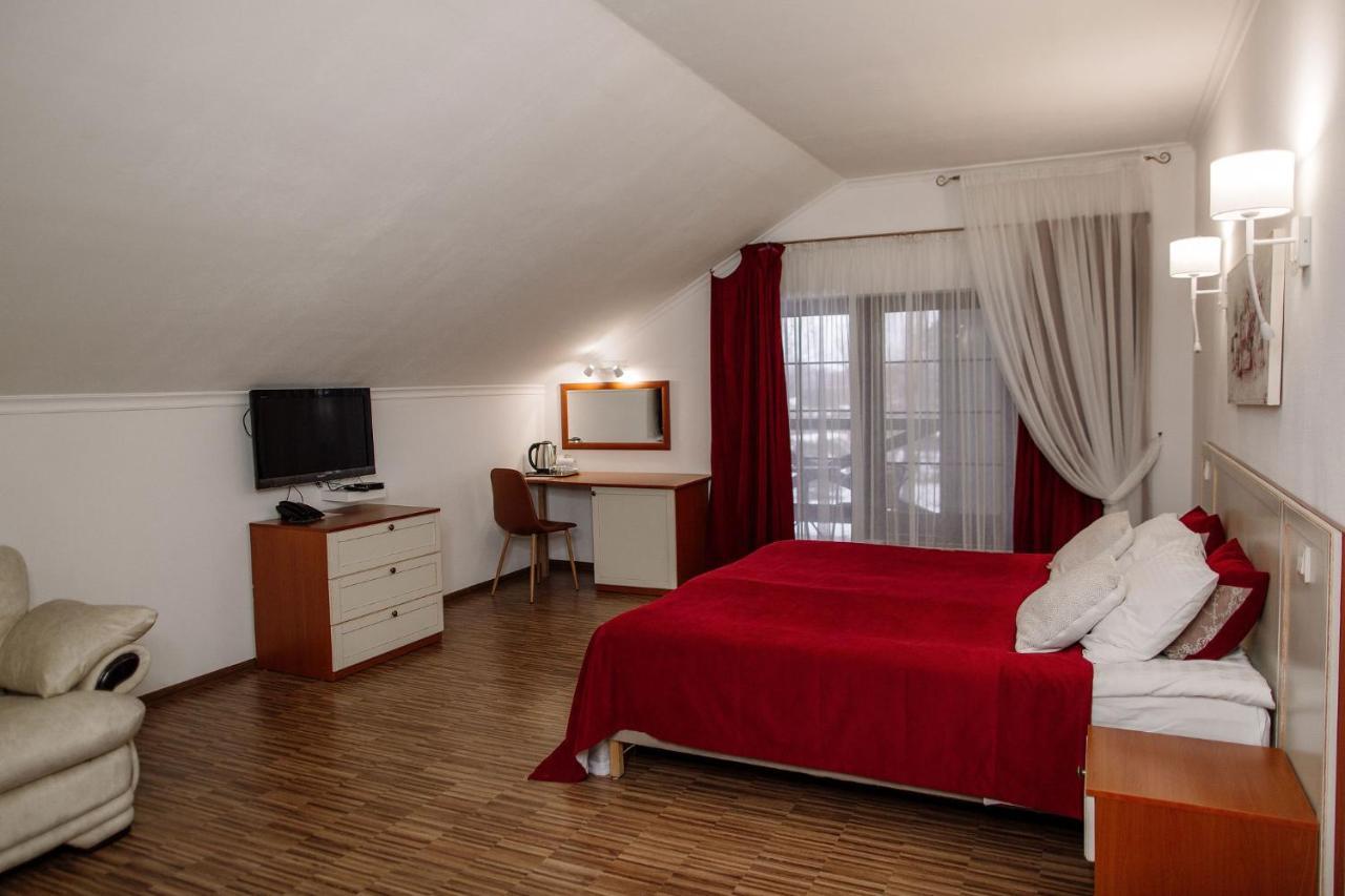 Veselyj Zajets Hotel Pirnove Екстериор снимка