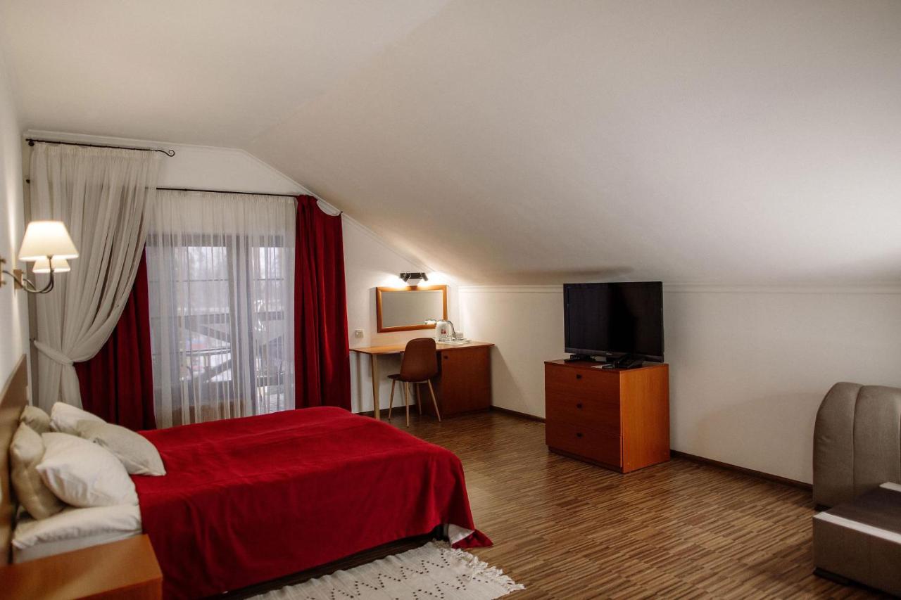 Veselyj Zajets Hotel Pirnove Екстериор снимка