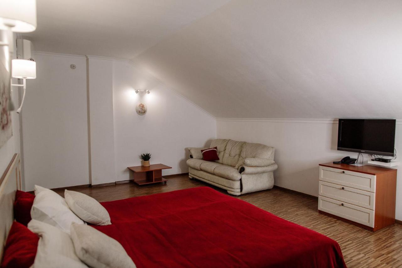 Veselyj Zajets Hotel Pirnove Екстериор снимка