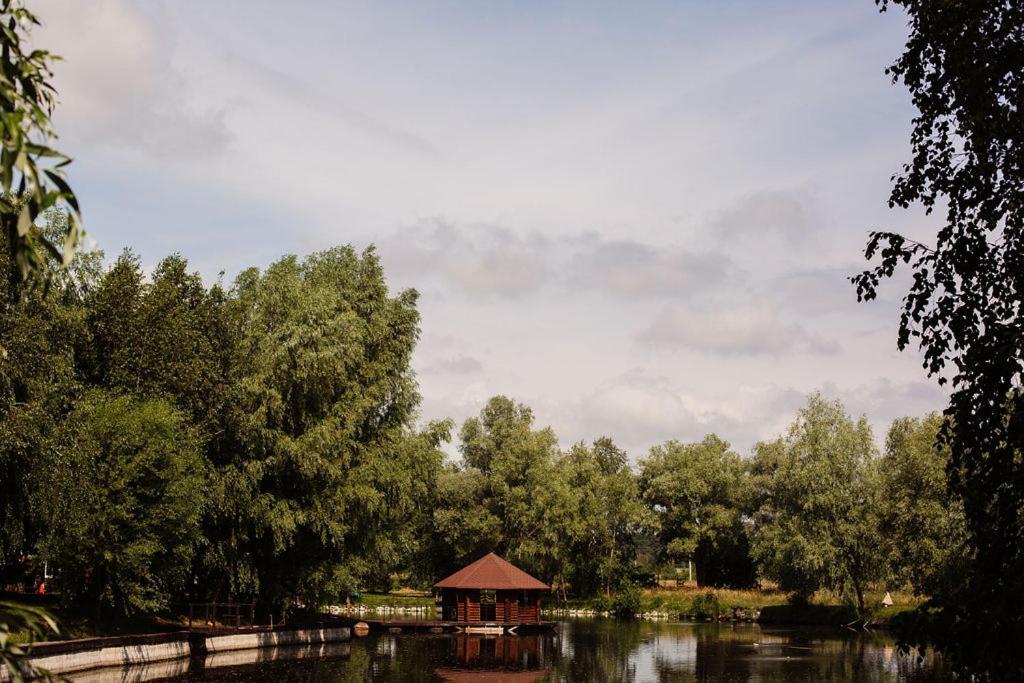 Veselyj Zajets Hotel Pirnove Екстериор снимка