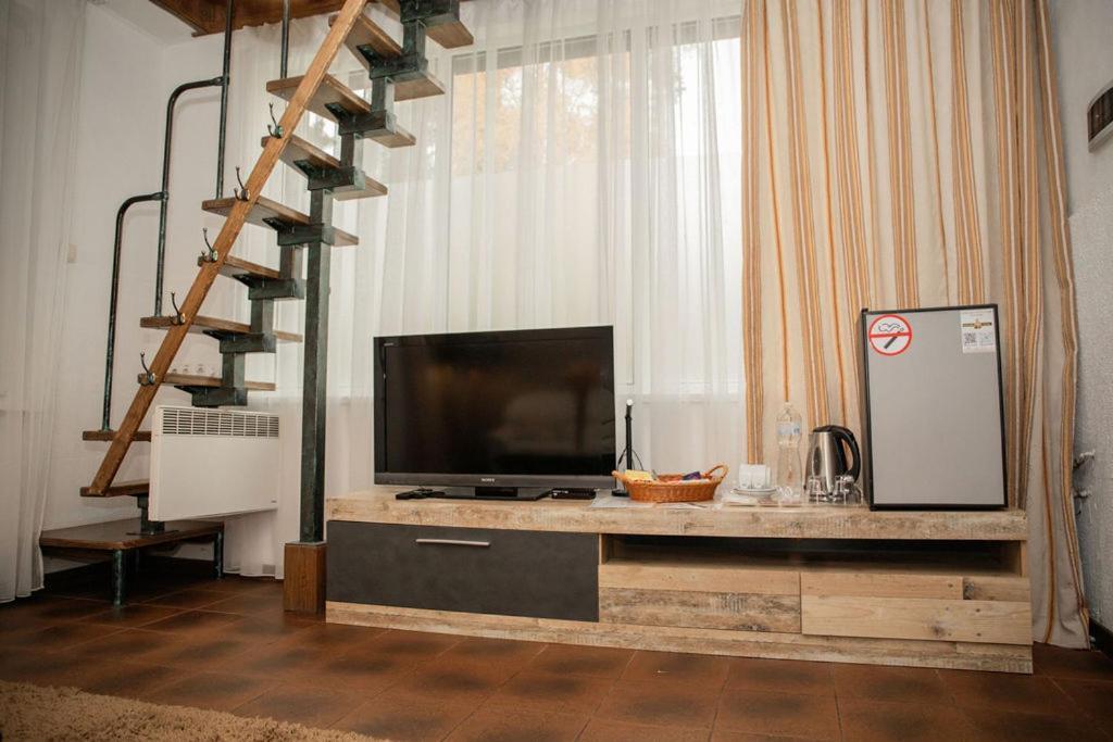 Veselyj Zajets Hotel Pirnove Екстериор снимка